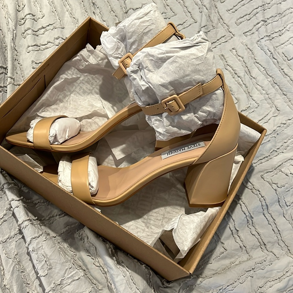 Tan Steve Madden heels never worn 3 inch heel size 9.5